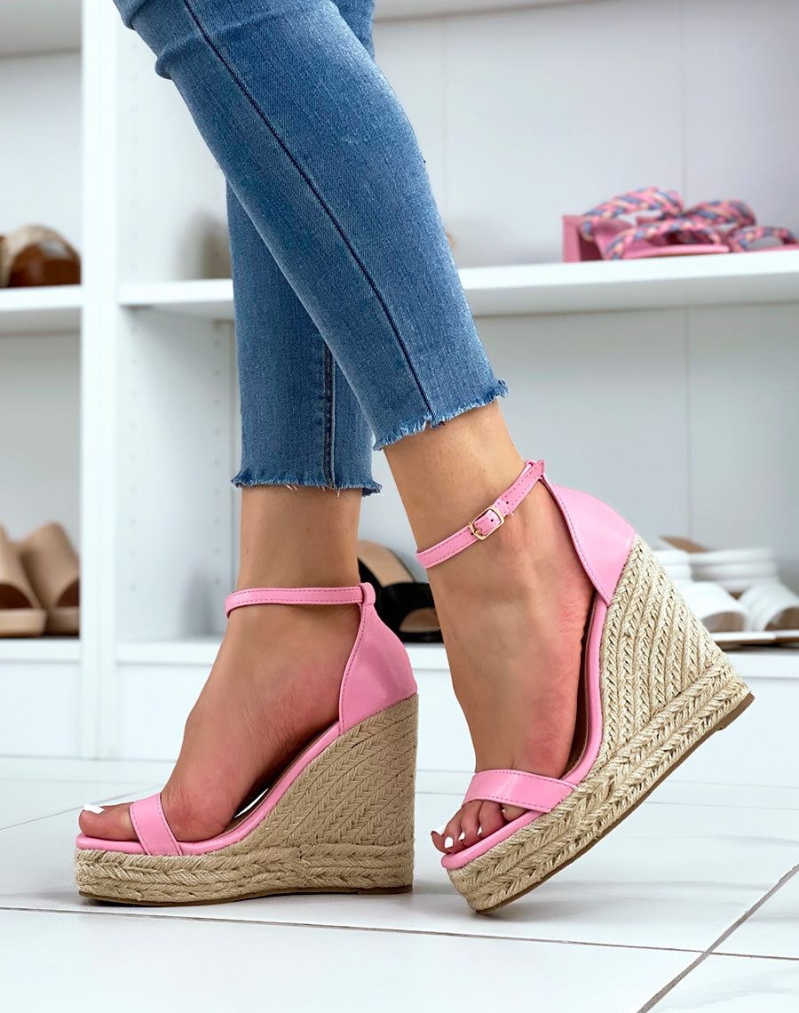 Compensées roses à bout carré et talon haut