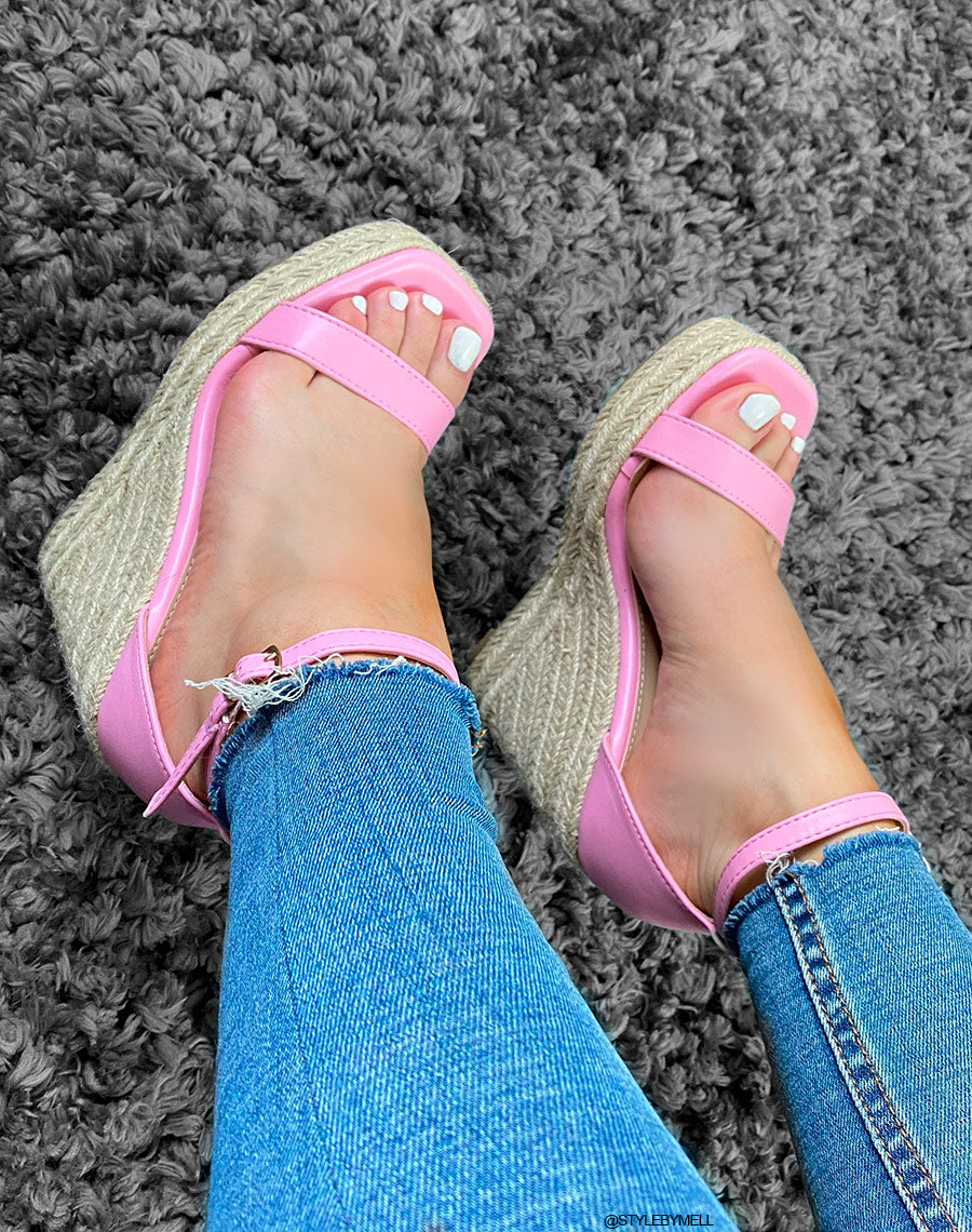 Compensées roses à bout carré et talon haut