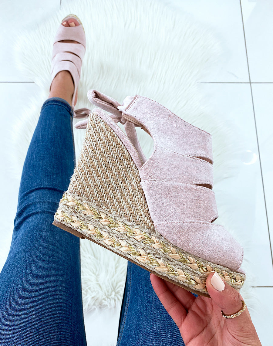 Compensées roses fermées avec bride à nouer