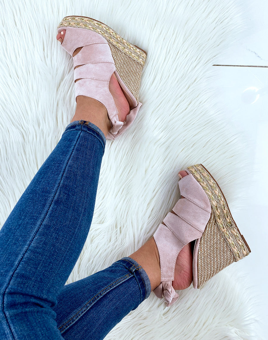 Compensées roses fermées avec bride à nouer