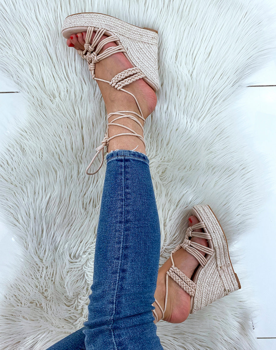 Compensées tressées beiges