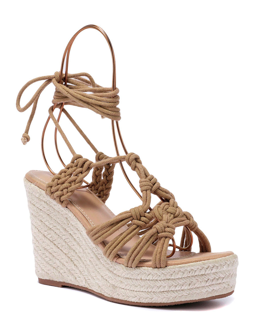Compensées tressées beiges à lacet