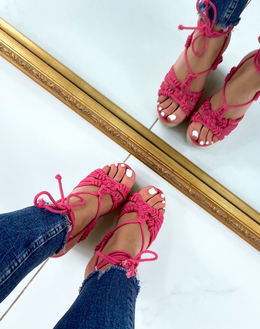Compensées tressées fushia à lacet