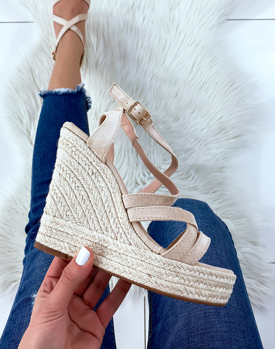 Compensés beige en suédine à brides croisées