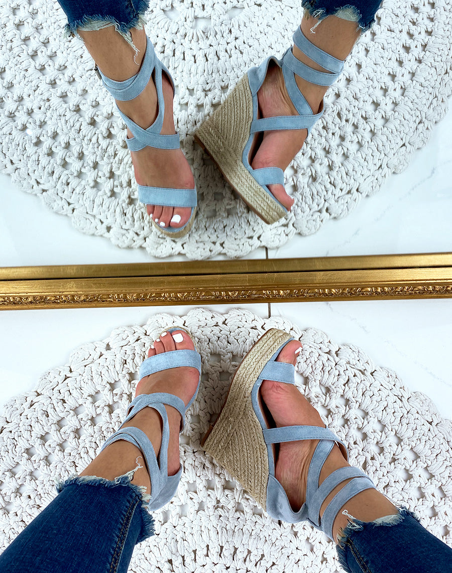 Compensés bleu à talon en suédine