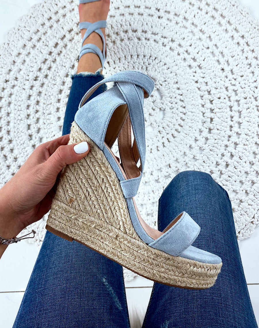 Compensés bleu à talon en suédine