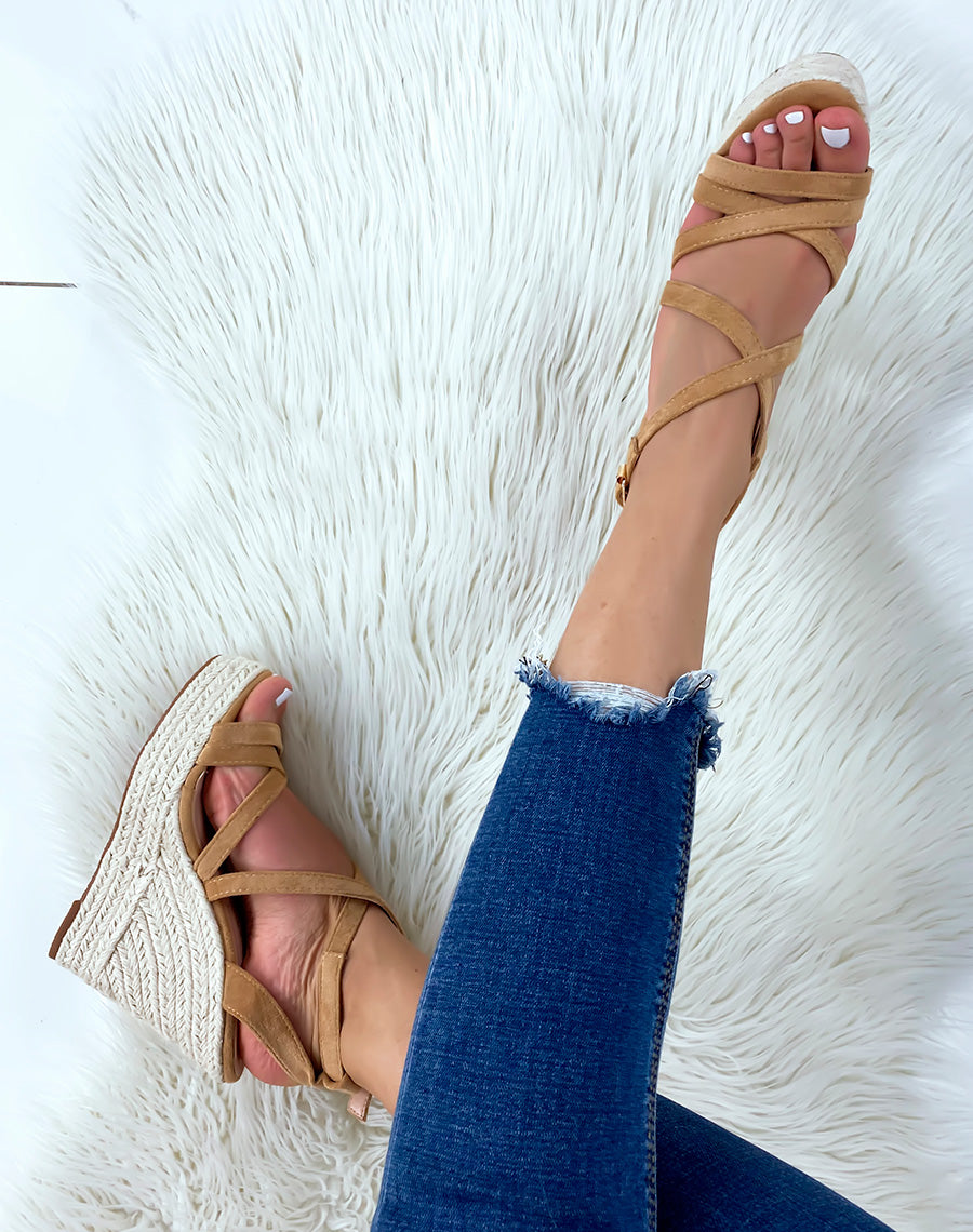 Compensés camel en suédine à brides croisées