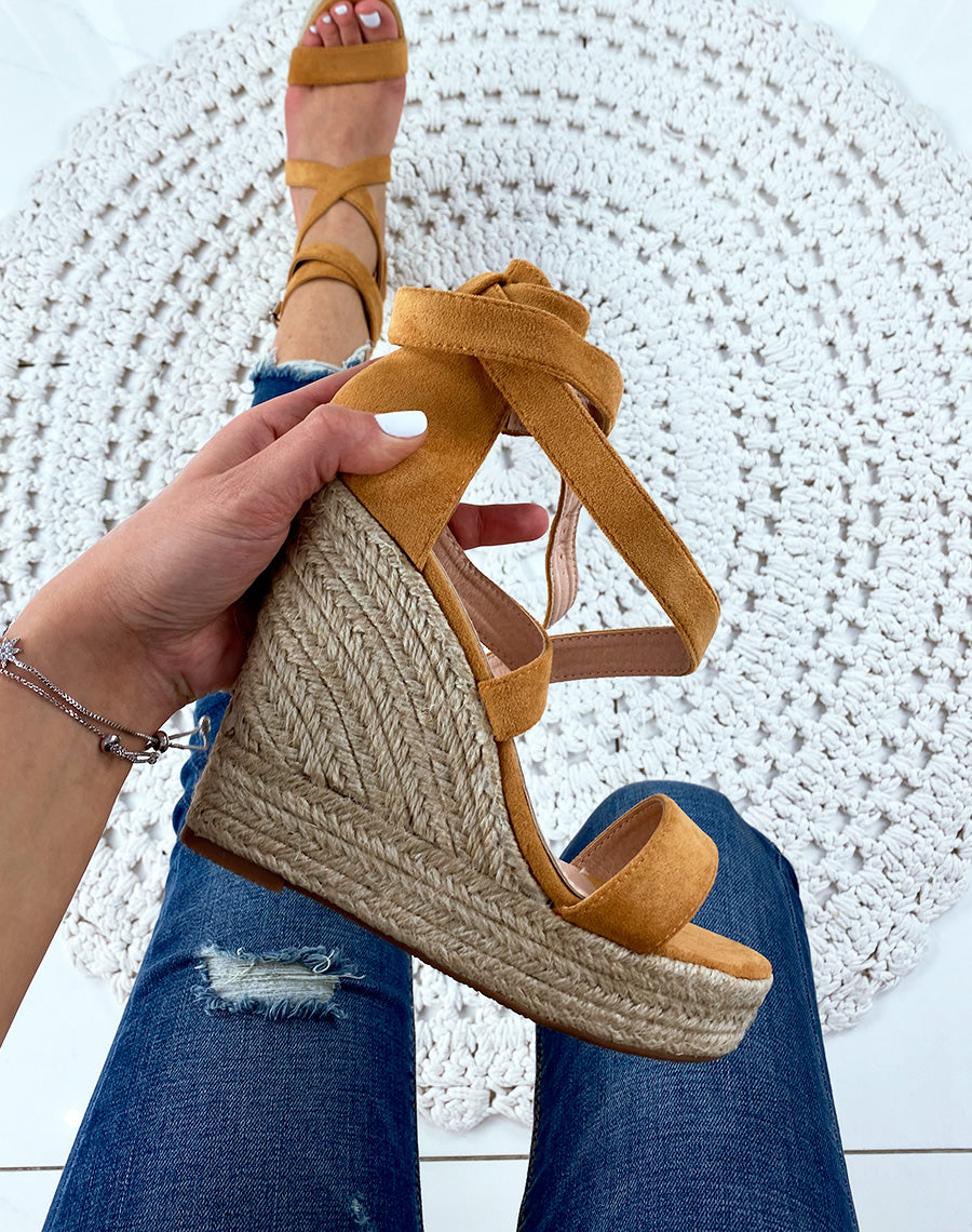 Compensés camel à talon en suédine