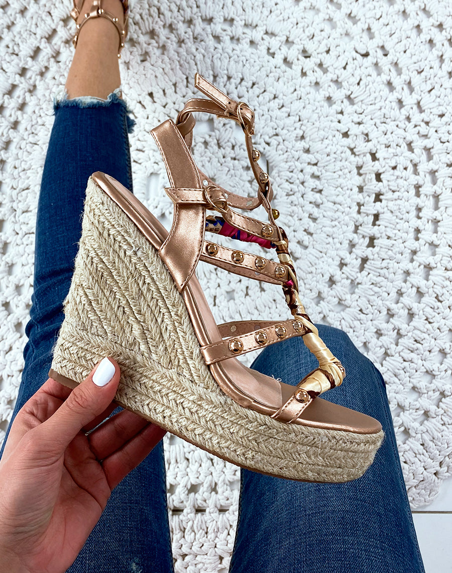 Compensés couleur champagne cloutés