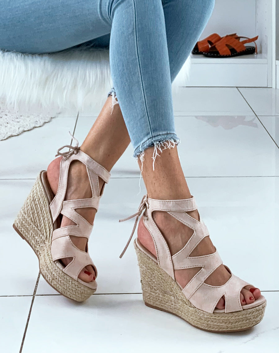 Compensés en suédine beiges à multiples brides et lacets