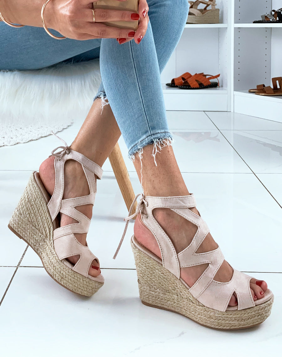 Compensés en suédine beiges à multiples brides et lacets