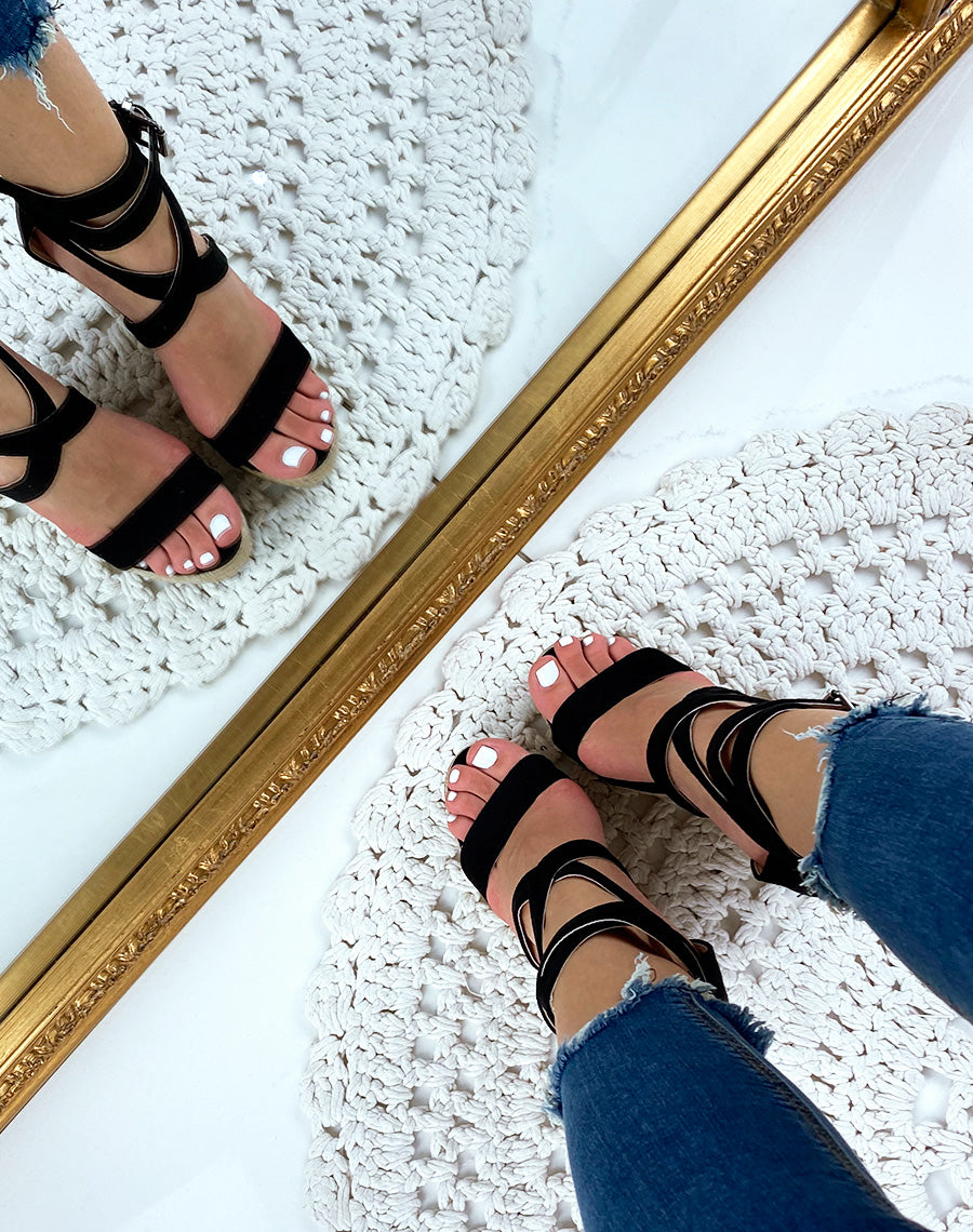 Compensés noir à talon en suédine