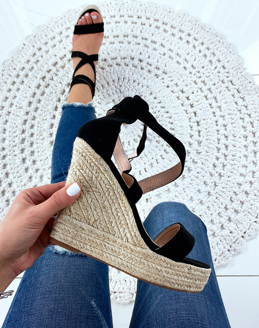 Compensés noir à talon en suédine