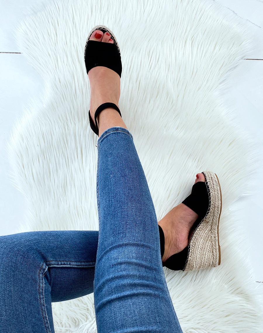 Compensés ouverts en suédine noirs