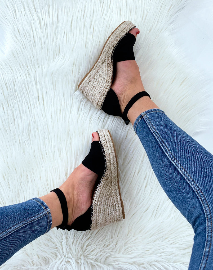 Compensés ouverts en suédine noirs