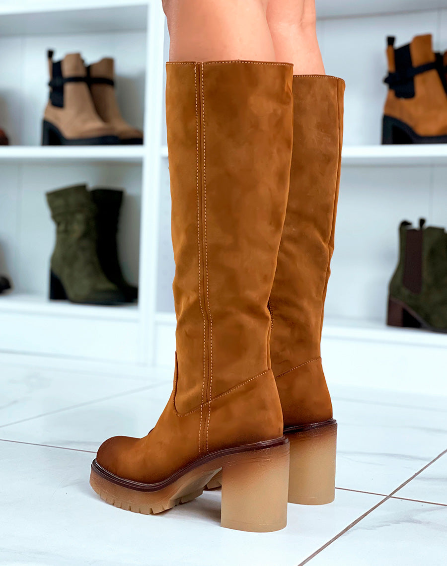Cuissardes Camel en Suédine : Élégance et Assurance