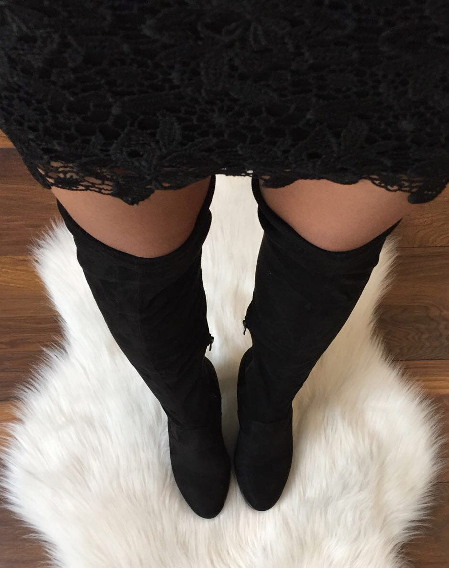 Cuissardes noires en suédines talons hauts