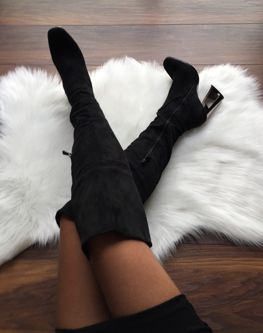 Cuissardes noires à talons graphiques métallisés