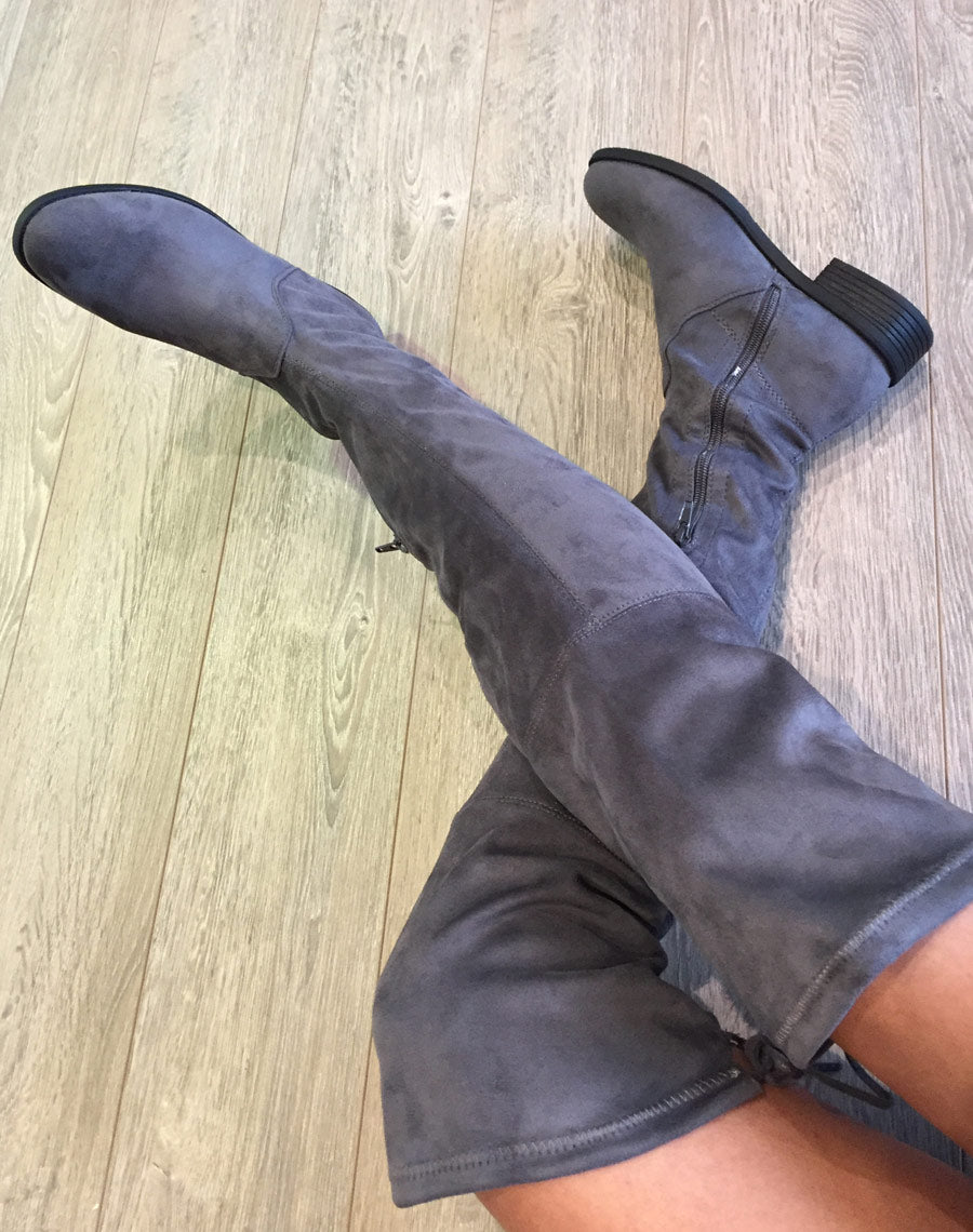 Cuissardes plates en suédine grises