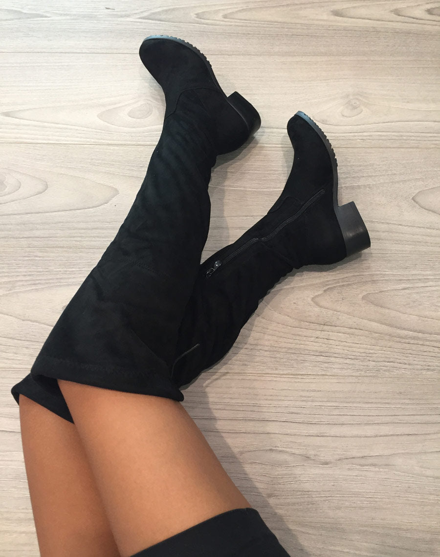 Cuissardes plates noires effet suédine