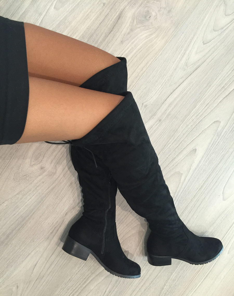 Cuissardes plates noires effet suédine