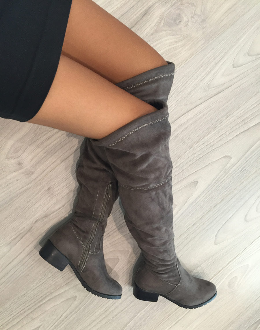 Cuissardes plates taupe foncé effet suédine