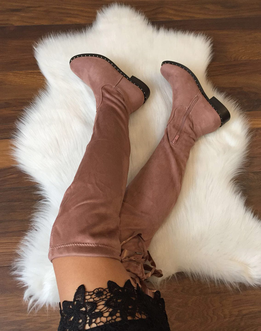 Cuissardes roses en suédines semelles ornées de clous