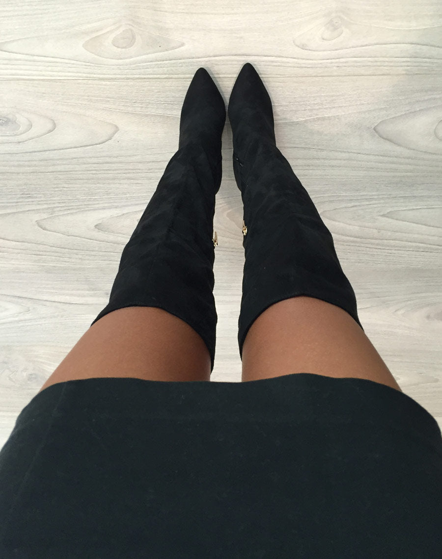 Cuissardes à talons aiguilles noires suédine