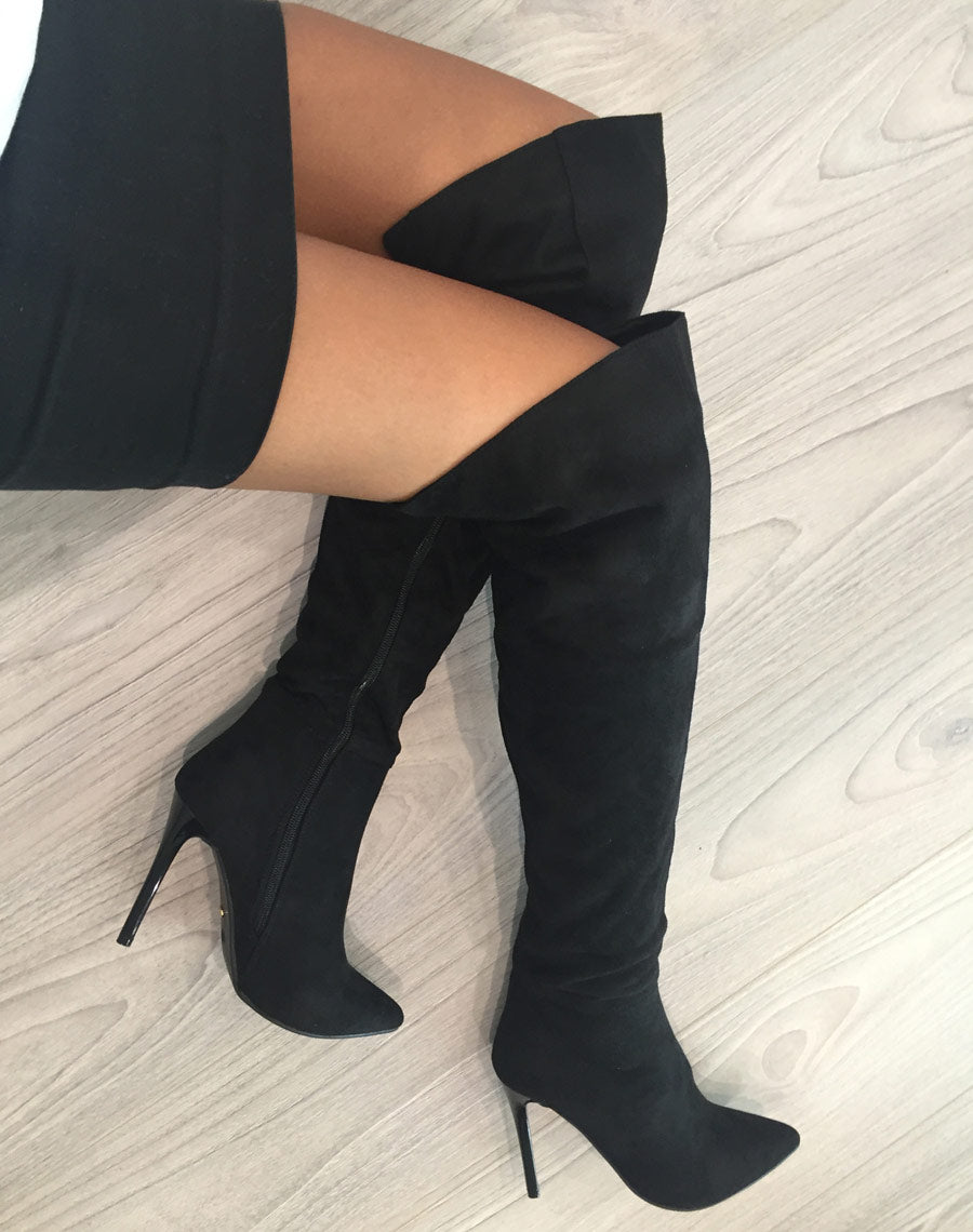 Cuissardes à talons aiguilles noires suédine