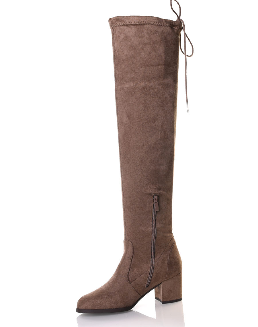 Cuissardes taupes en suédine à talons mi hauts
