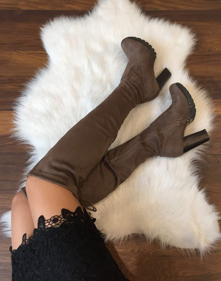 Cuissardes taupes en suédines talons hauts