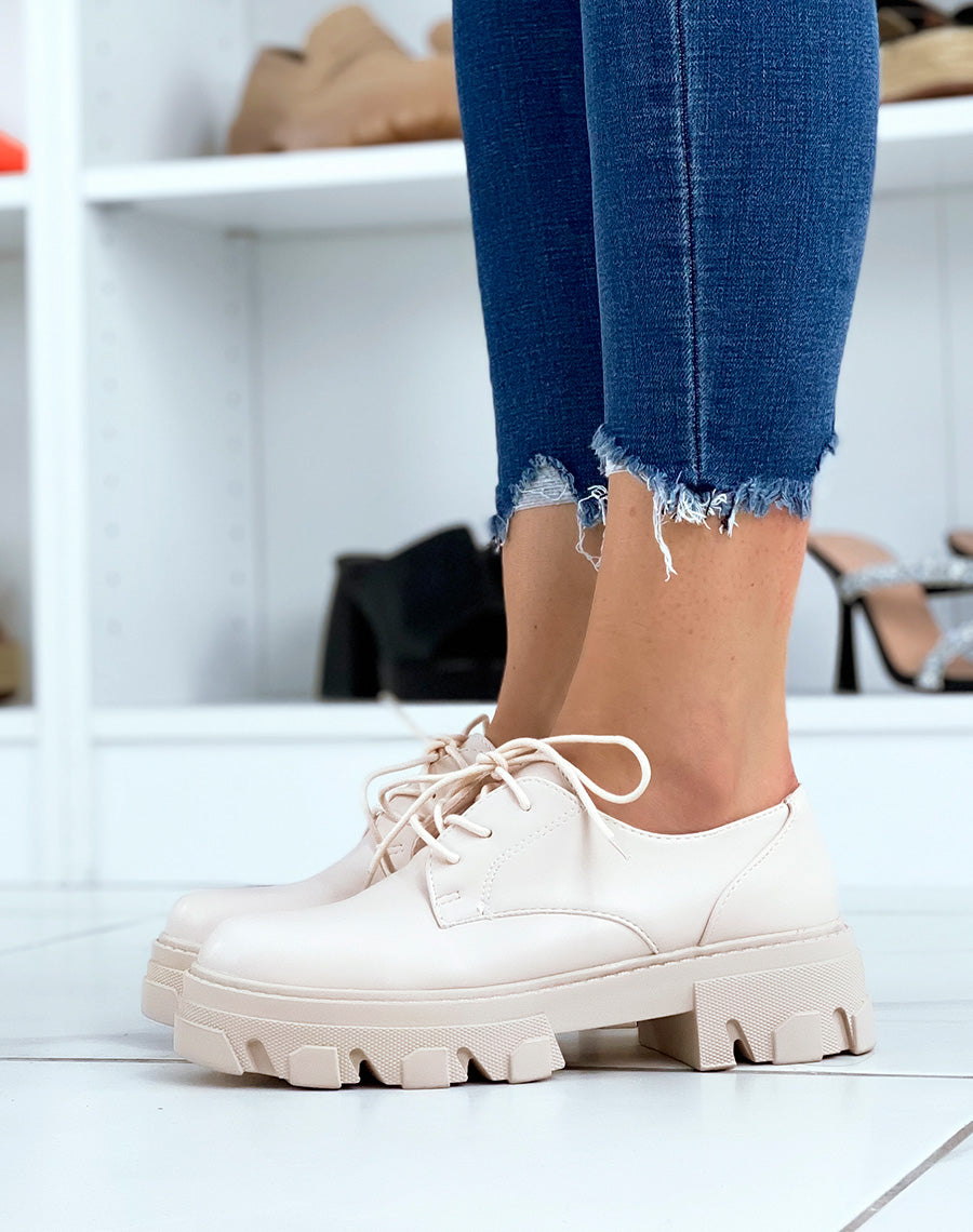 Derbies beiges mattes à semelle crantée