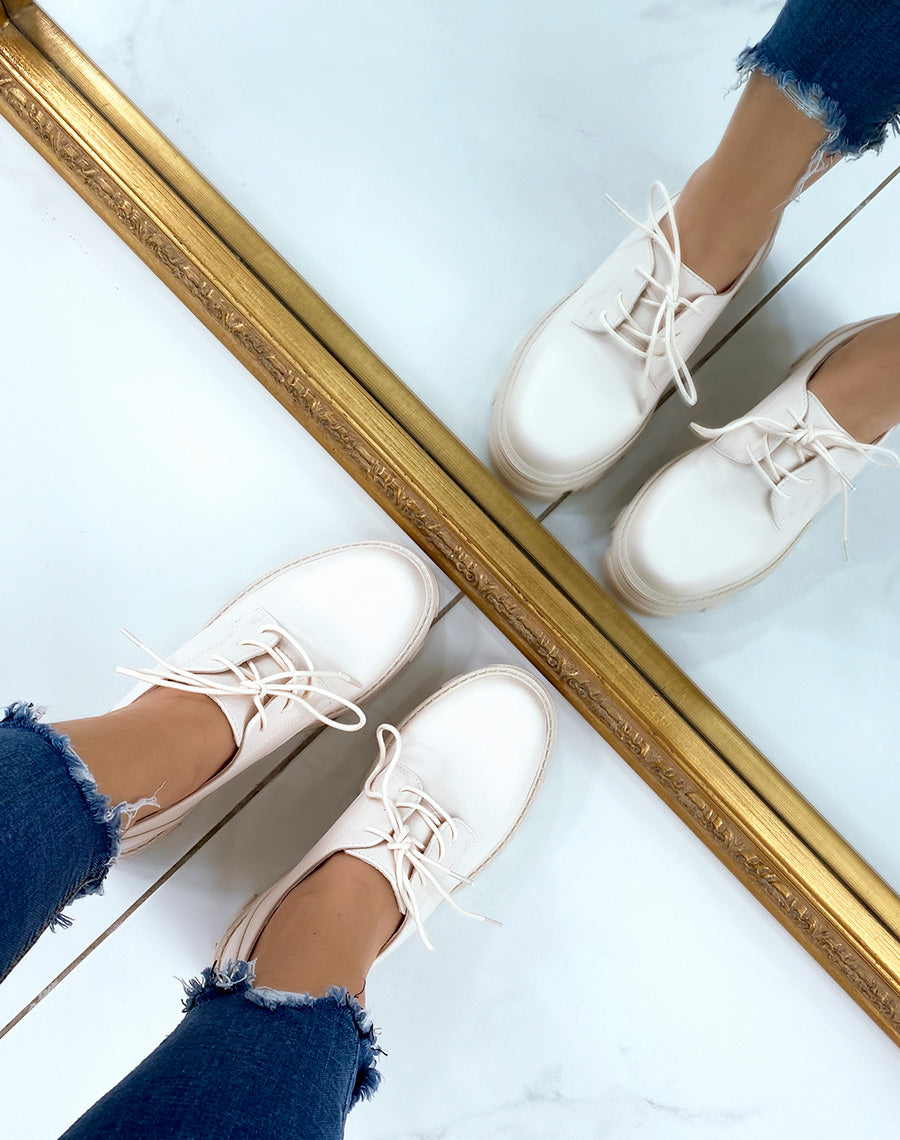 Derbies beiges mattes à semelle crantée