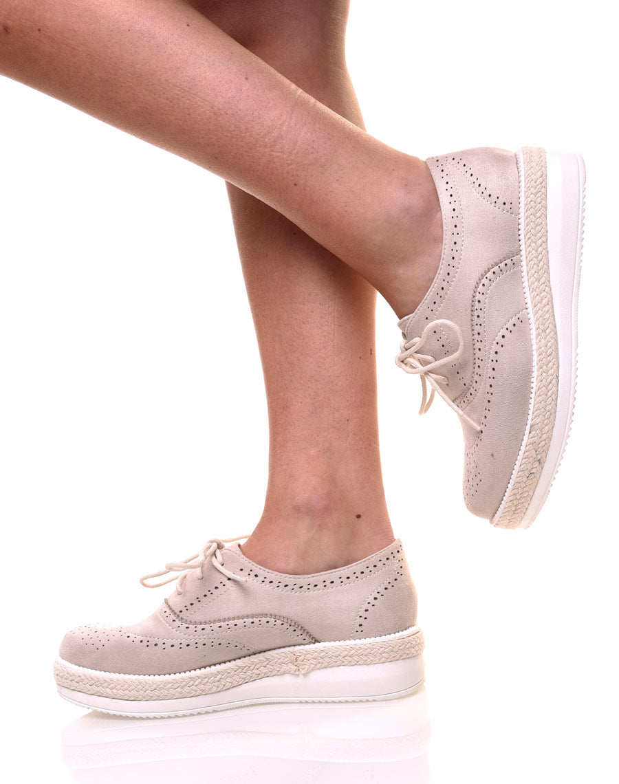 Derbies beiges perforés à semelle épaisse