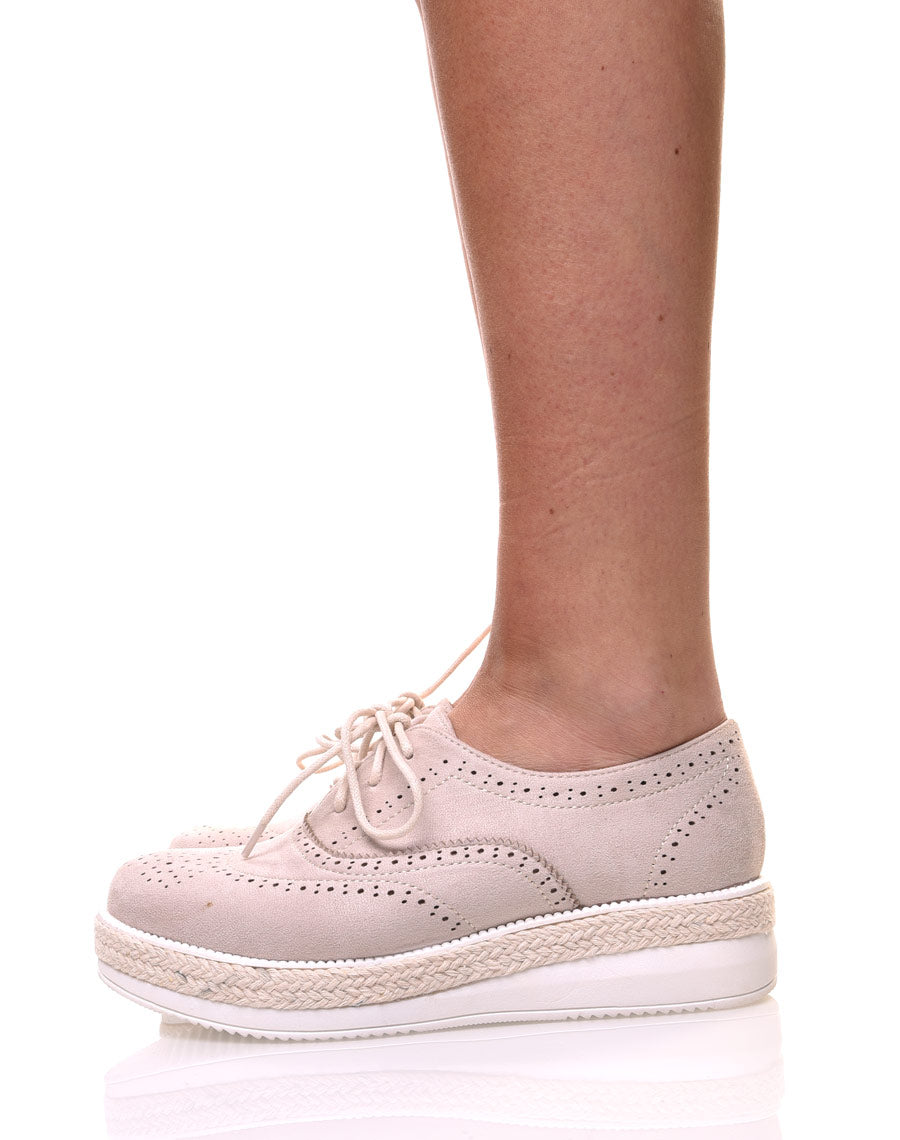 Derbies beiges perforés à semelle épaisse