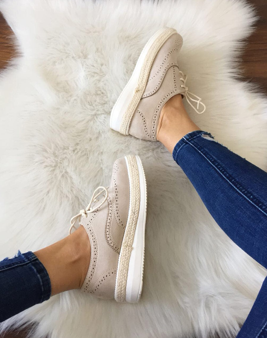 Derbies beiges perforés à semelle épaisse