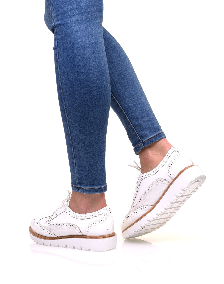 Derbies bi-matières blanches à semelles compensées