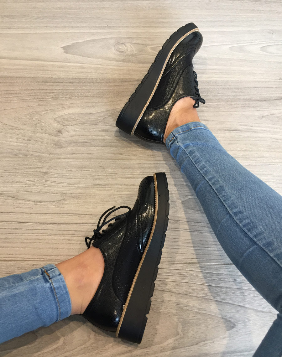Derbies brillantes noires à semelle compensée