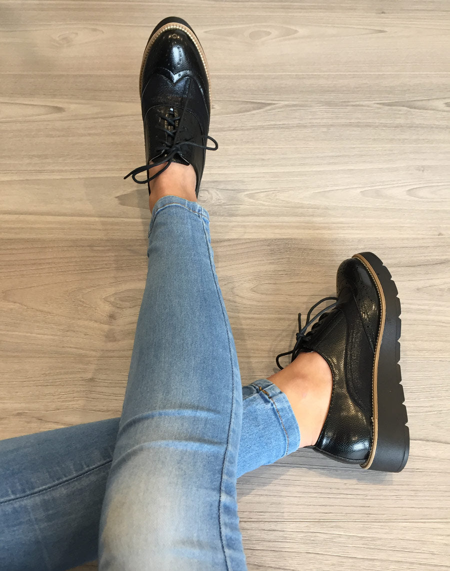 Derbies brillantes noires à semelle compensée