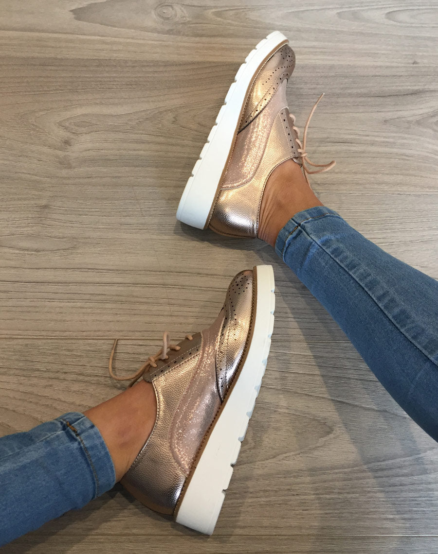 Derbies brillantes roses à semelle compensée