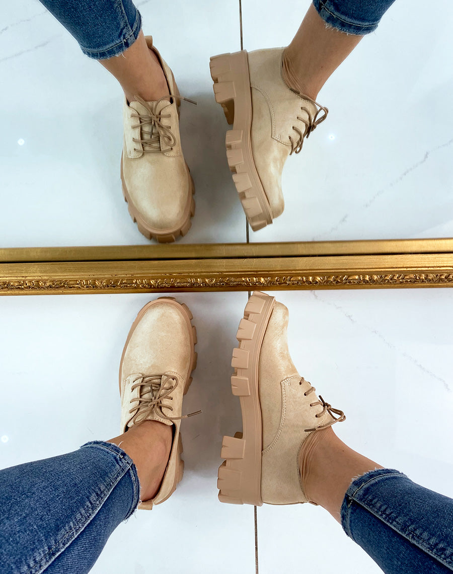 Derbies en suédine beige à grosse plateforme