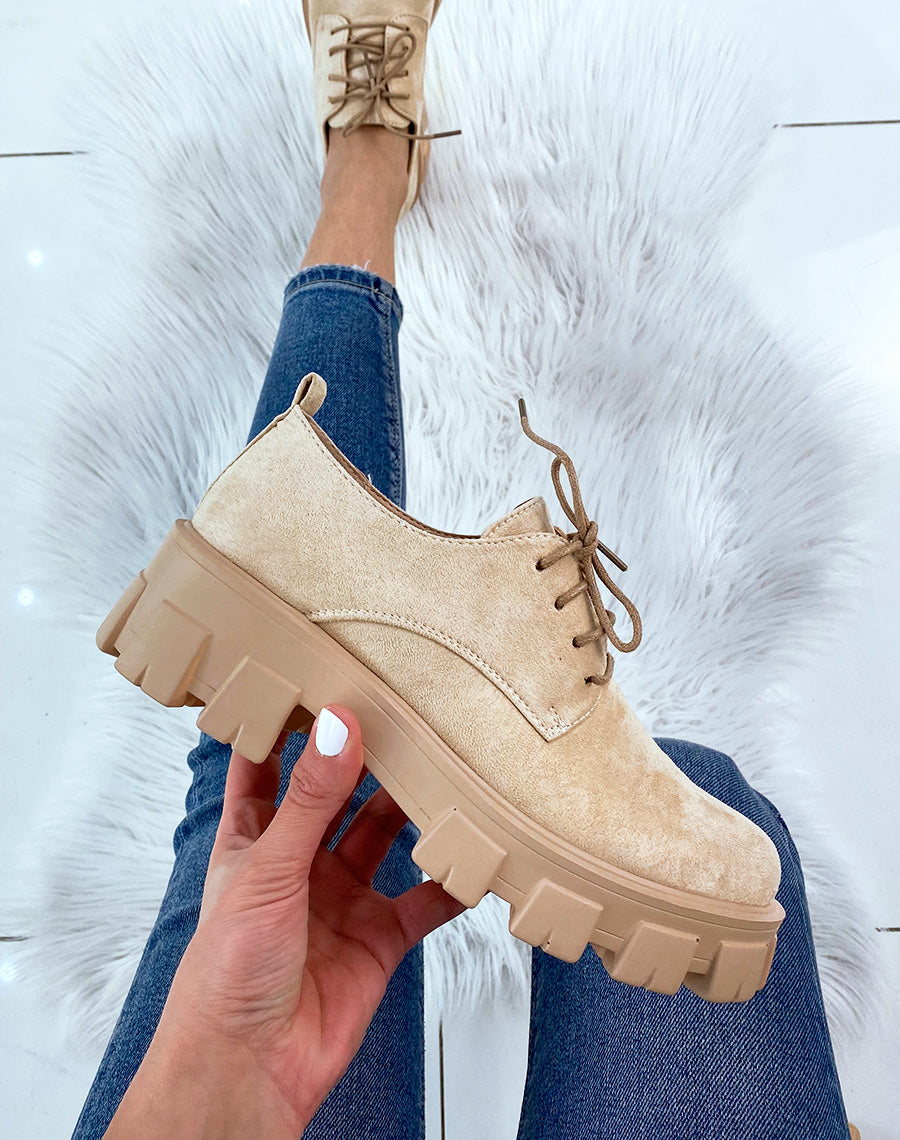 Derbies en suédine beige à grosse plateforme