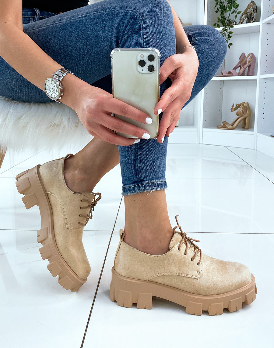 Derbies en suédine beige à grosse plateforme