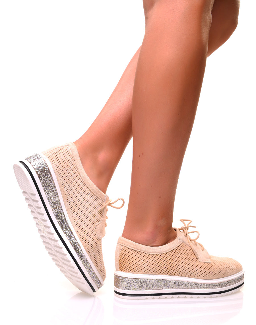 Derbies en suédine beiges ajourées à semelles compensées