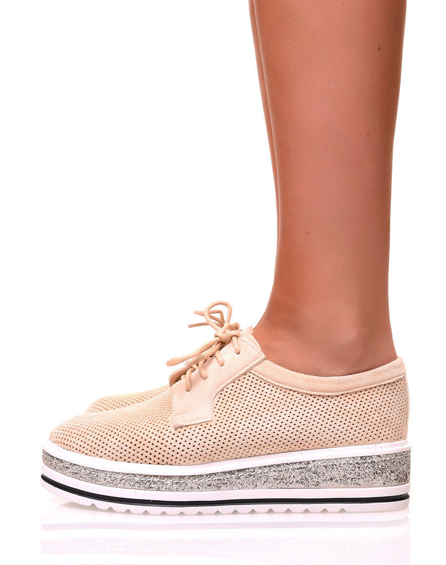 Derbies en suédine beiges ajourées à semelles compensées