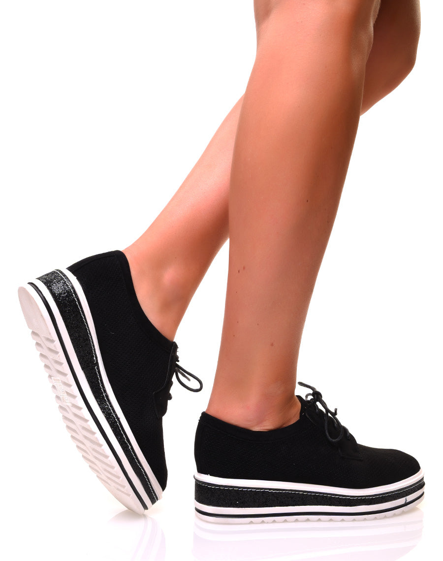 Derbies en suédine noires ajourées à semelles compensées