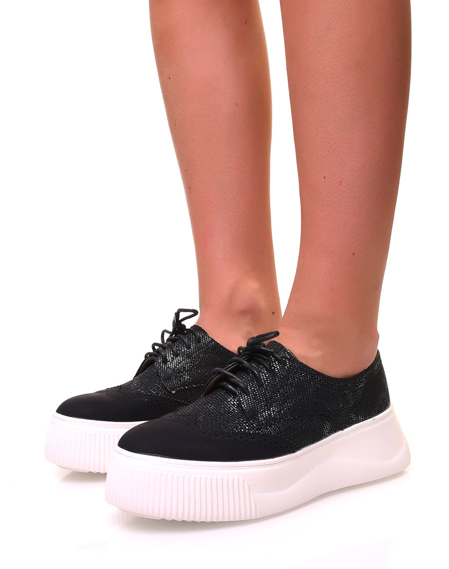 Derbies noires ajourées à reflets argentés