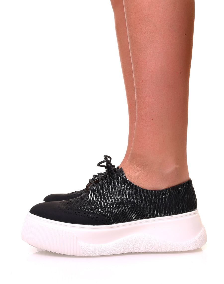 Derbies noires ajourées à reflets argentés