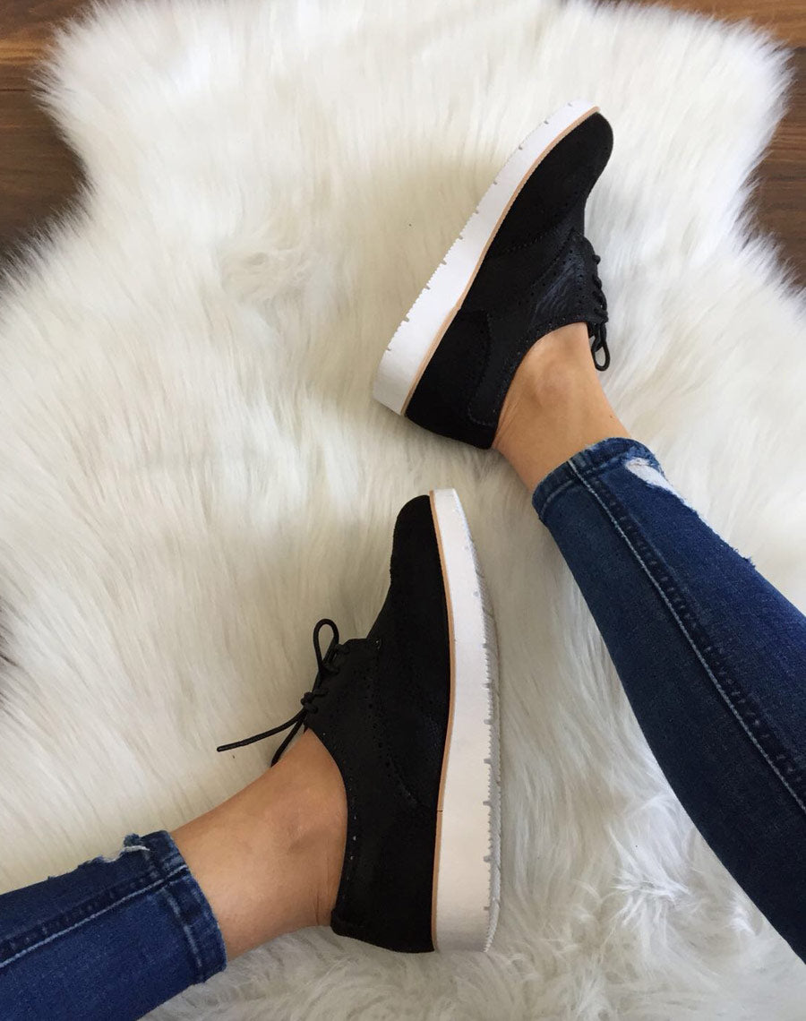 Derbies noires avec semelle cloutée