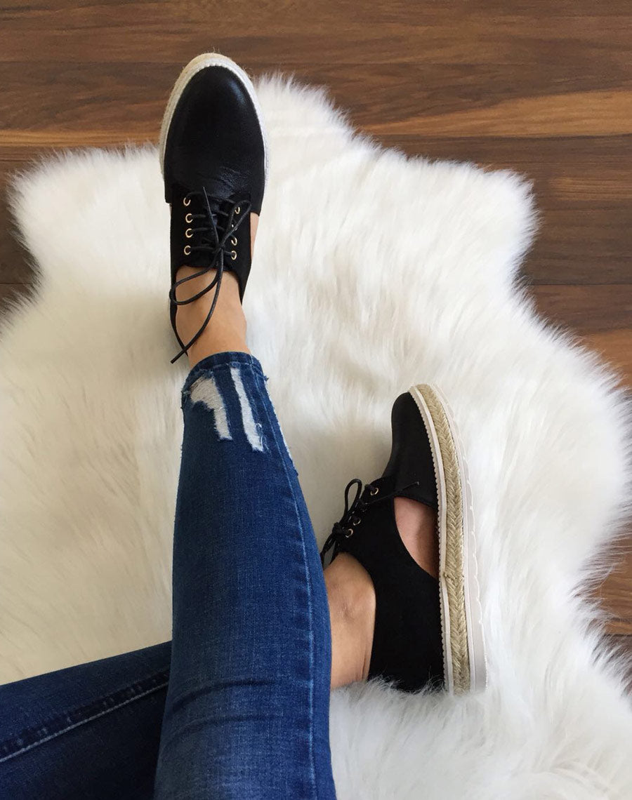 Derbies noires avec semelle épaisse